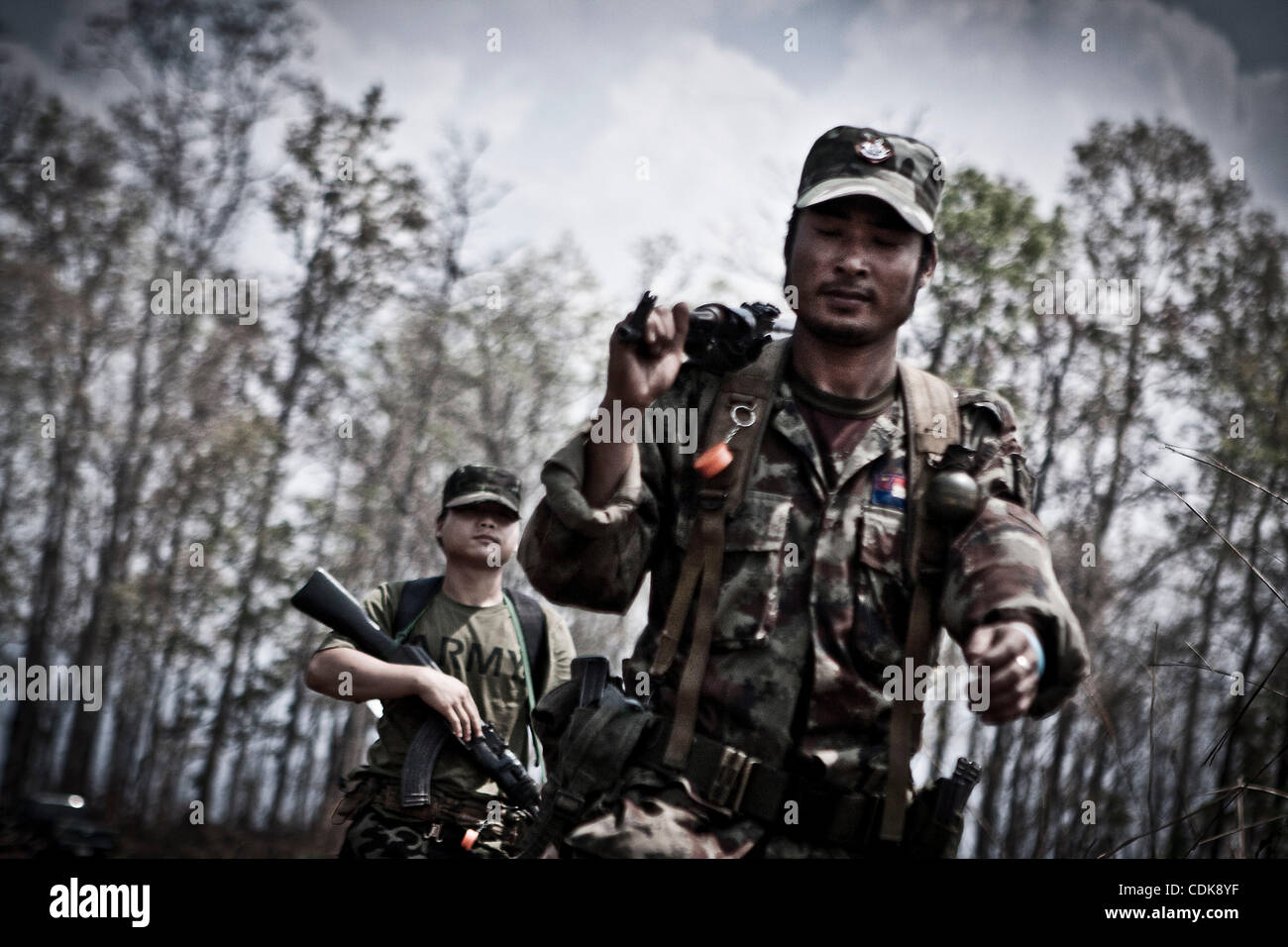 Guerrilla soldiers of Battalion 101 of the Karen rebel army KNLA doing