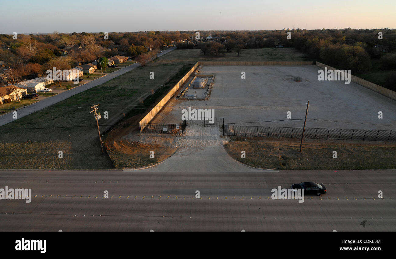 Mar. 17, 2011 Weatherford, Texas, USA 3/17/2011. A natural gas well