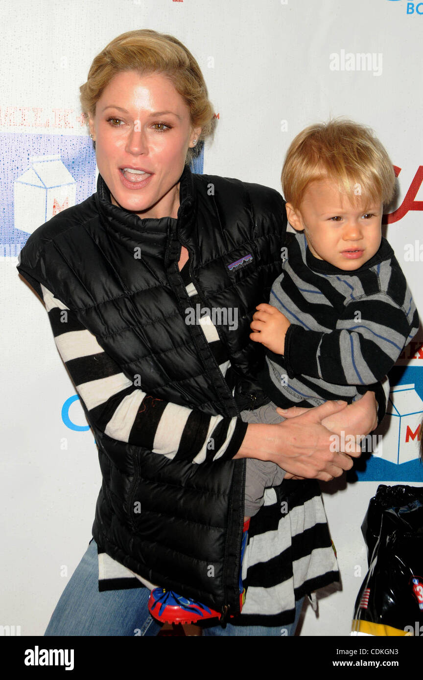 Mar. 19, 2011 - Los Angeles, California, U.S. - Julie Bowen, Son