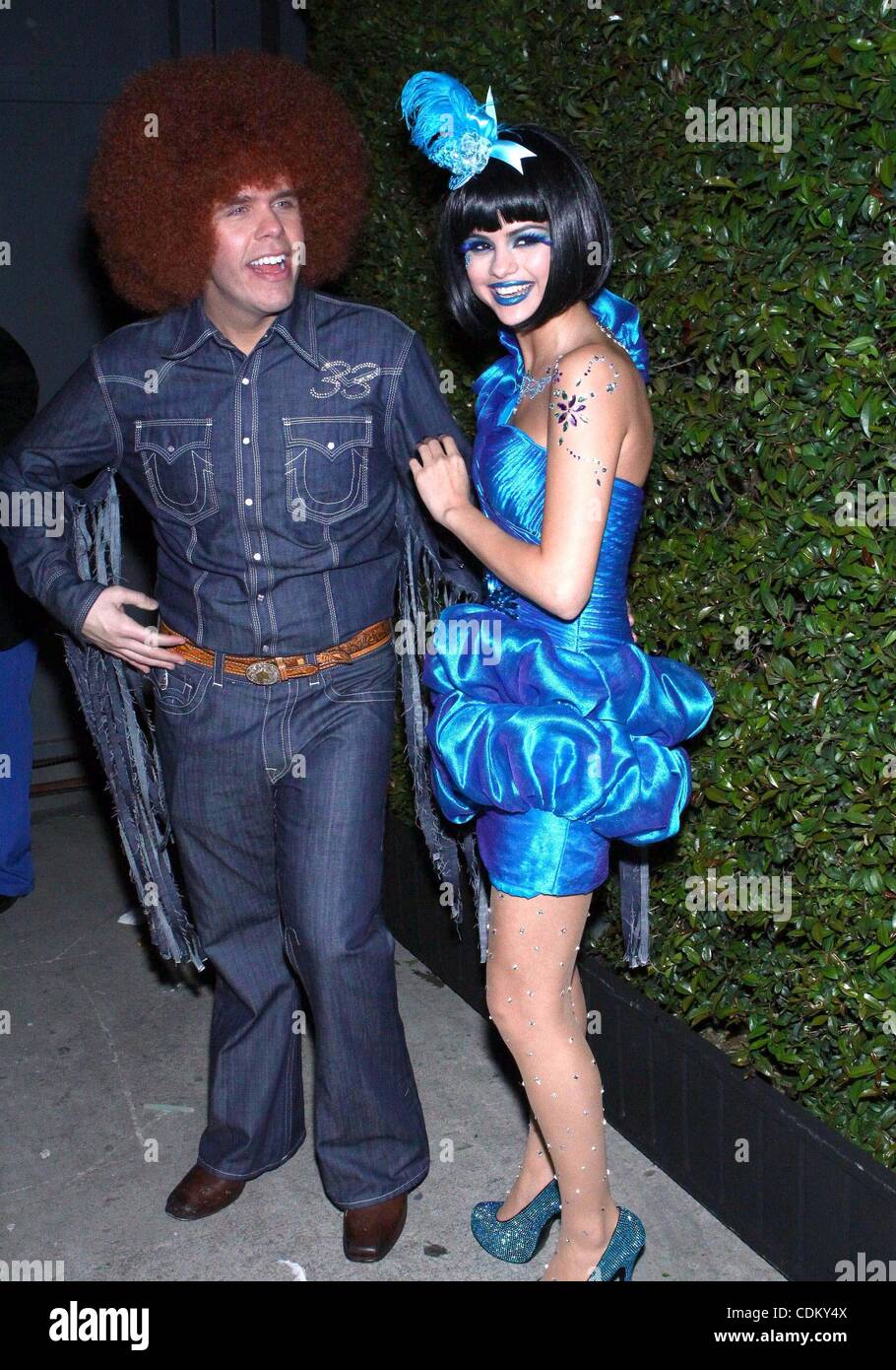 Selena gomez and perez hilton hi-res stock photography and images - Alamy