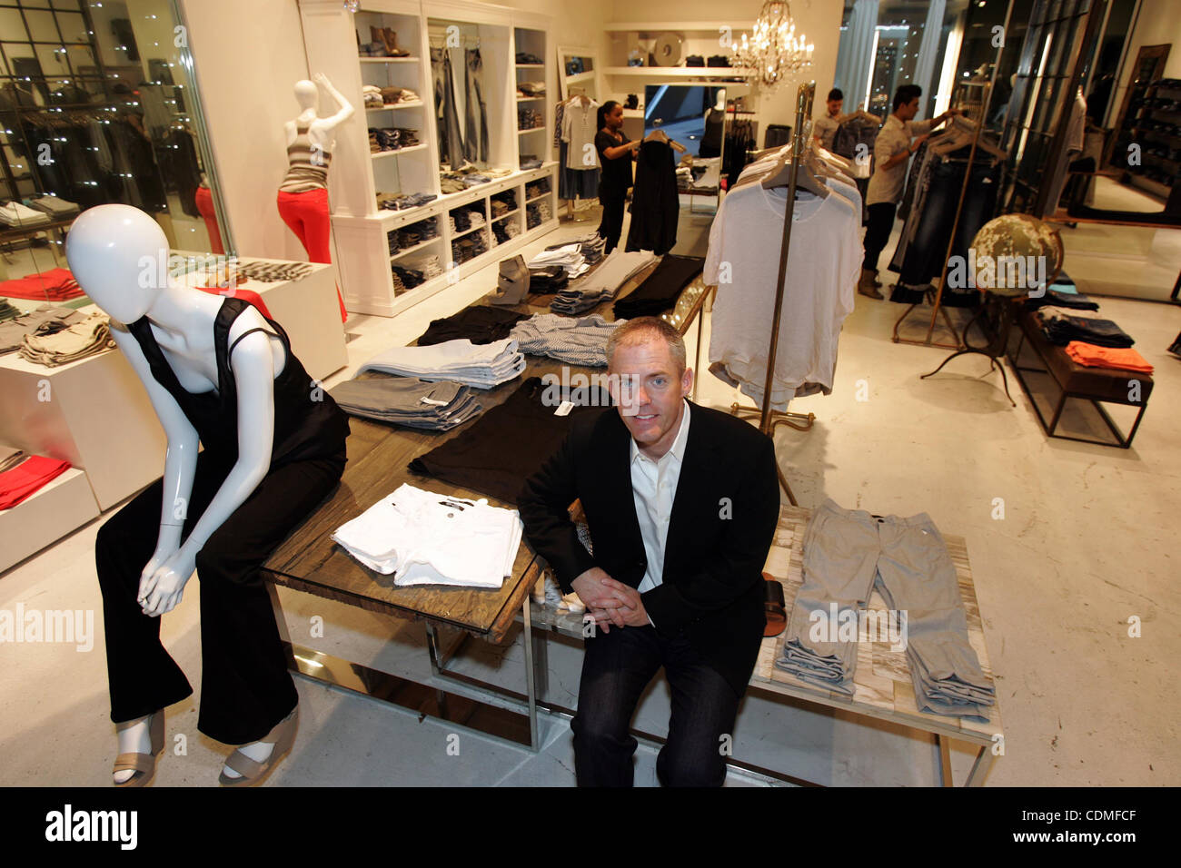Joes jeans store santa monica hi res stock photography and images Alamy