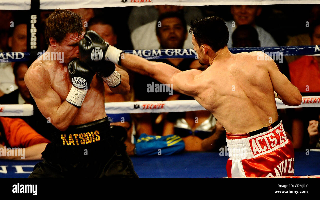 April 9,2011 - Las Vegas, NV. USA. (in Red&White) Robert Guerrero Goes ...