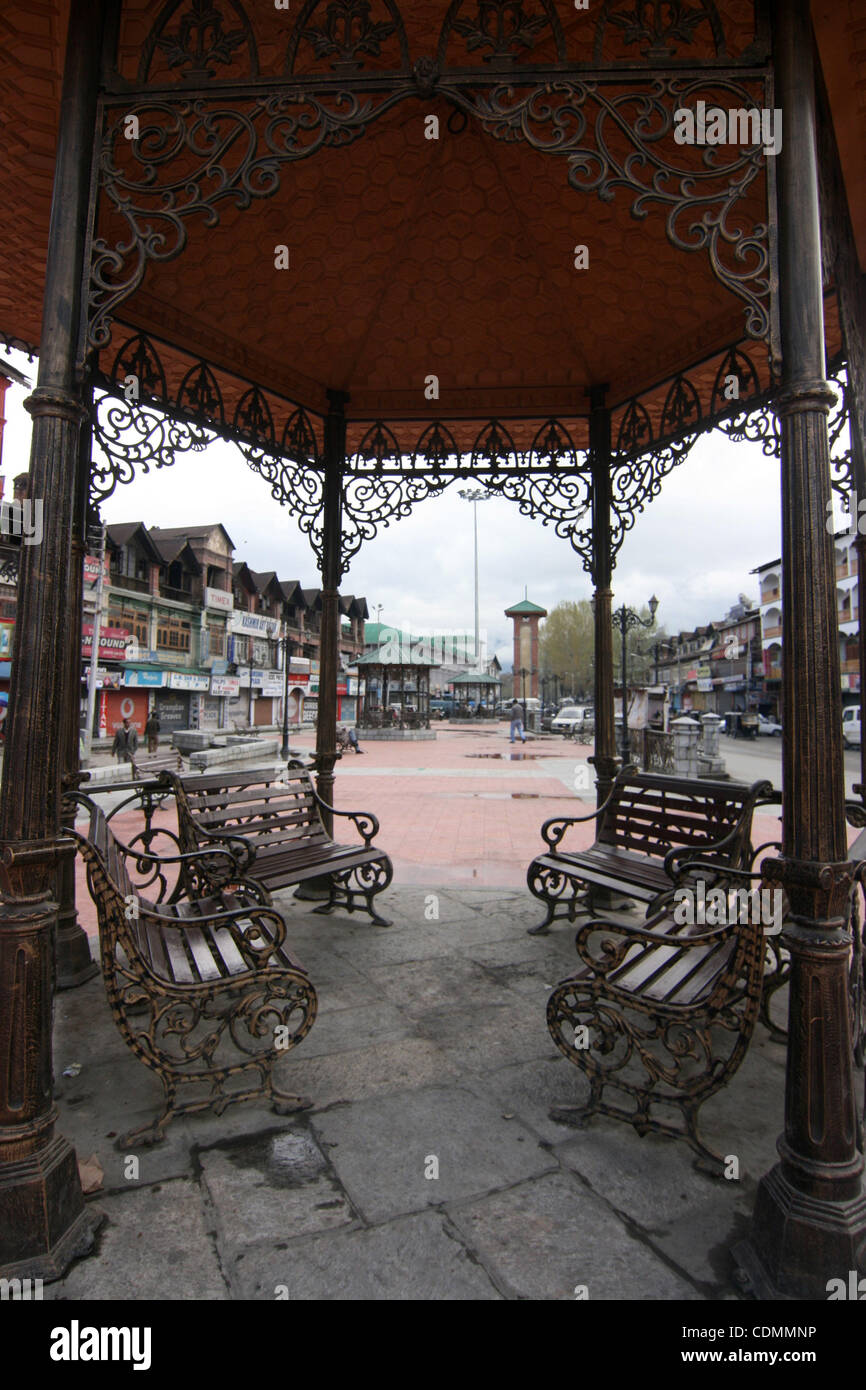 A seen of empty market during strike aganist the attempt to divide the state along communal in srinagar, the summer capital of indian kashmir on 11/4/2011, Kashmir remained shut for the third consecutive day today following a strike call given by hard line faction of Hurriyat Conference over the Jam Stock Photo