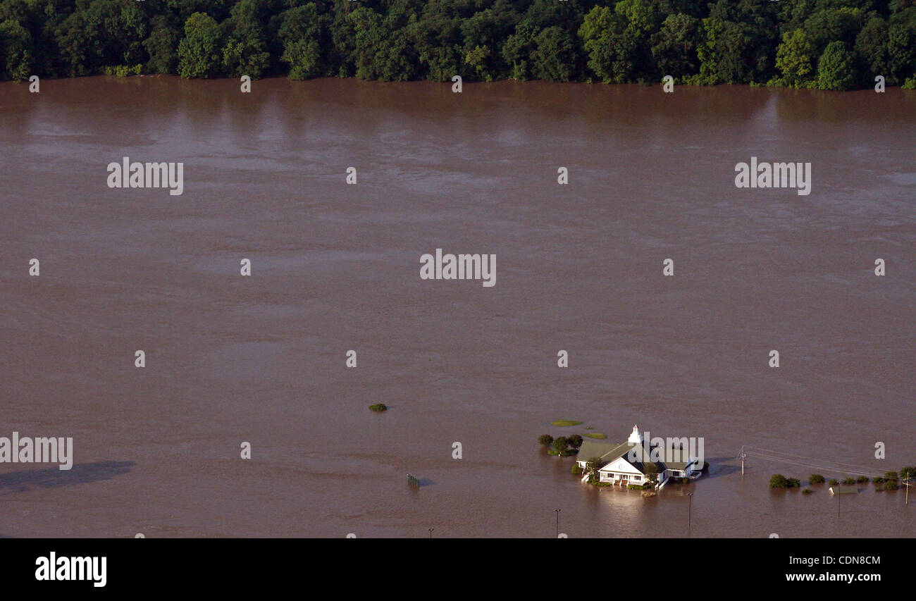 May 10, 2011 Tunica, Mississippi, U.S. Water comes up to a building
