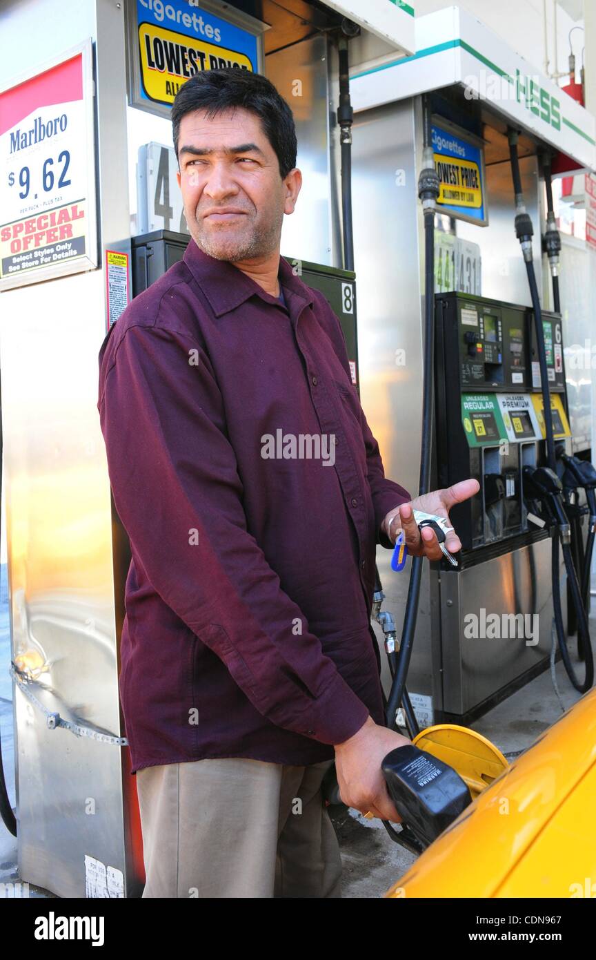 Hess gas station hires stock photography and images Alamy