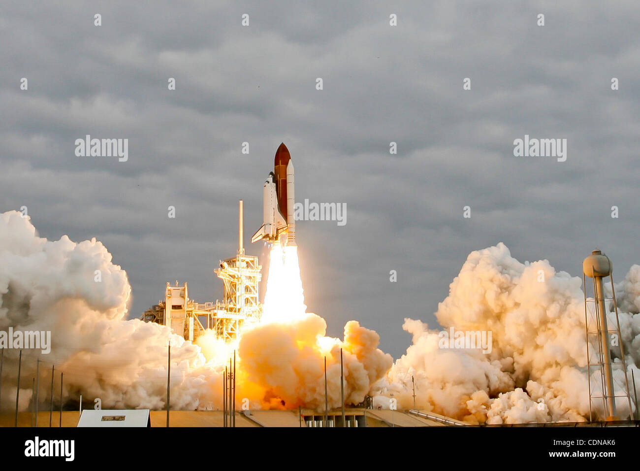 Shuttle endeavour retirement california hi-res stock photography and ...