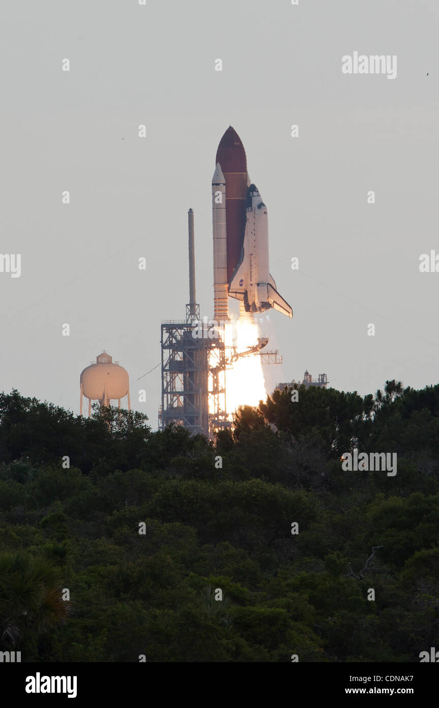 Shuttle endeavour retirement california hi-res stock photography and ...