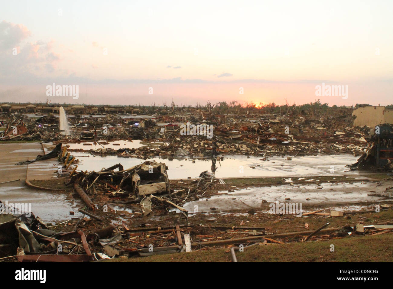 may-22-2011-joplin-missouri-us-looking-west-over-aldi-academy-restaurants-CDNCFG.jpg