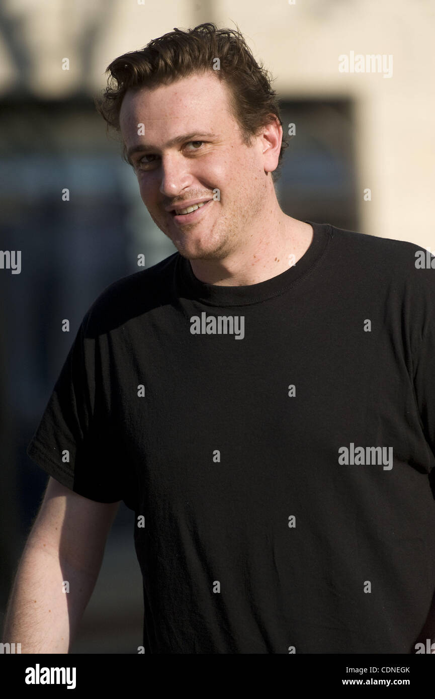 May 30, 2011 - Ann Arbor, Michigan, U.S - Jason Segel walks down Main Street on his day off from filming the ''5-Year Engagement'' in Ann Arbor, MI on Memorial Day, May 31, 2011. (Credit Image: © Mark Bialek/ZUMAPRESS.com) Stock Photo