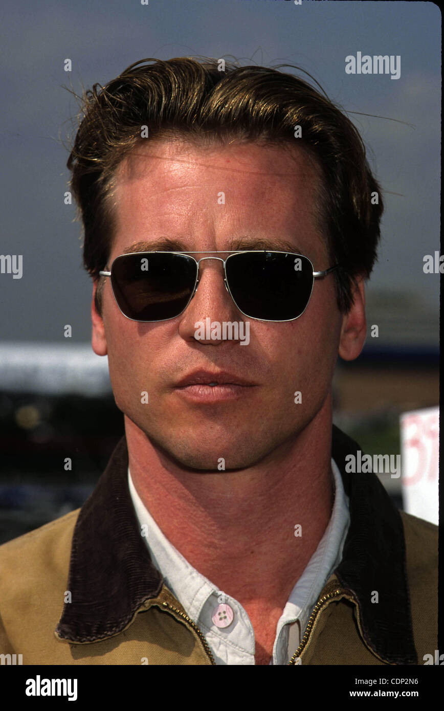 July 18, 2011 - New York, New York, U.S. - K12141WW.VAL KILMER.Americares Cargo Loading & Take Off.JFK International Airport, NYC. 1998(Credit Image: © Walter Weissman/Globe Photos/ZUMAPRESS.com) Stock Photo