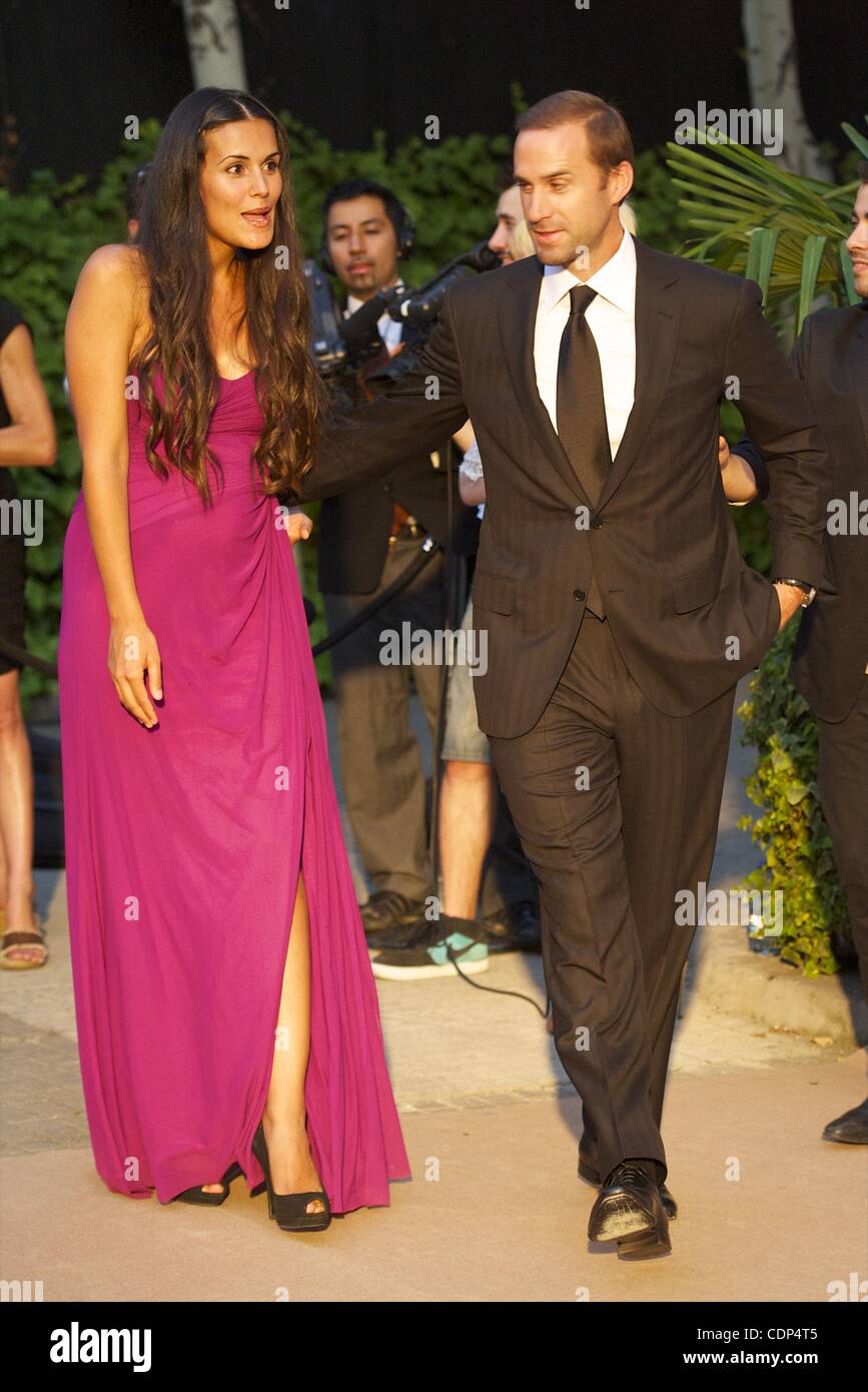 June 28 2011 Madrid Spain Uk Actor Joseph Fiennes And Pregnant Stock Photo Alamy