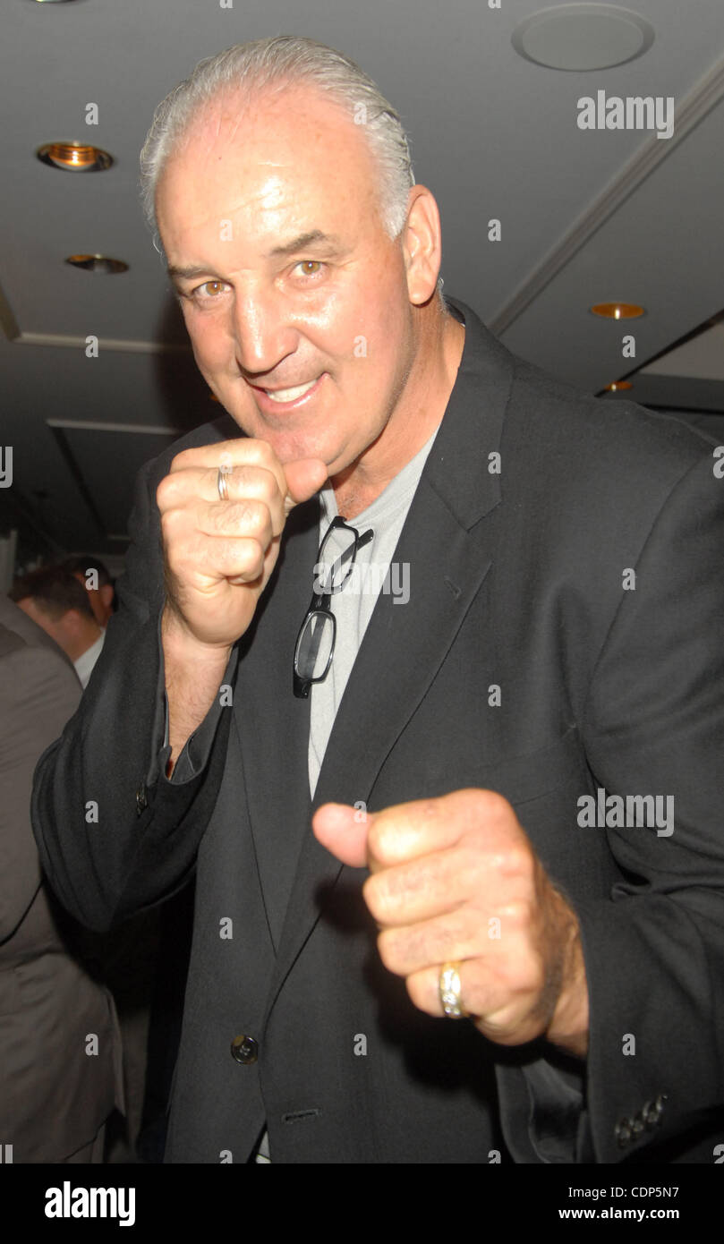 Gerry cooney hi-res stock photography and images - Alamy