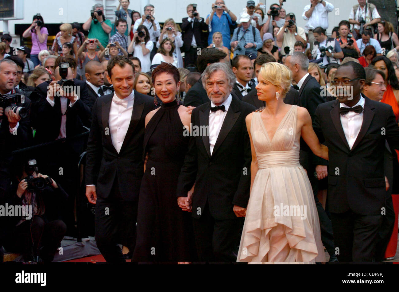 May 22, 2011 - Cannes, France - Jury Members JUDE LAW, NANSUN SHI, Jury President ROBERT DE NIRO, LINN ULLMANN, MARTINA GUSMAN and MAHAMAT-SALEH HAROUN attend the 'Les Bien-Aimes' (The Beloved) Premiere and Closing Ceremony during the 64th International Cannes Film Festival. (Credit Image: © Frederi Stock Photo