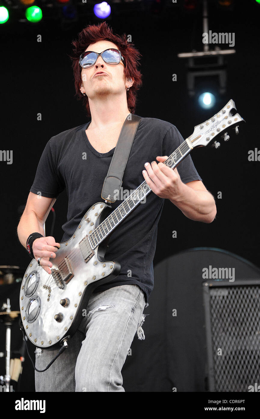 May. 21, 2011 - Columbus, Ohio; USA - Guitarist LES HALL of the band ...
