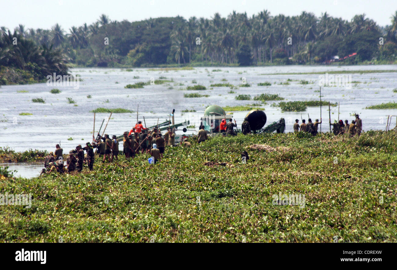 June 20, 2011 - Cotabato, Philippines - Filipino soldiers remove water lilies that caused widespread flooding and displaced thousands of people in almost two weeks in the southern Philippines. More than a half million people were displaced by the floods. The military said Tuesday that flashfloods in Stock Photo