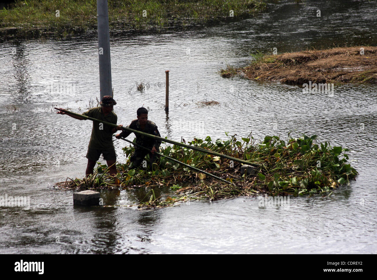 June 20, 2011 - Cotabato, Philippines - Filipino soldiers remove water lilies that caused widespread flooding and displaced thousands of people in almost two weeks in the southern Philippines. More than a half million people were displaced by the floods. The military said Tuesday that flashfloods in Stock Photo