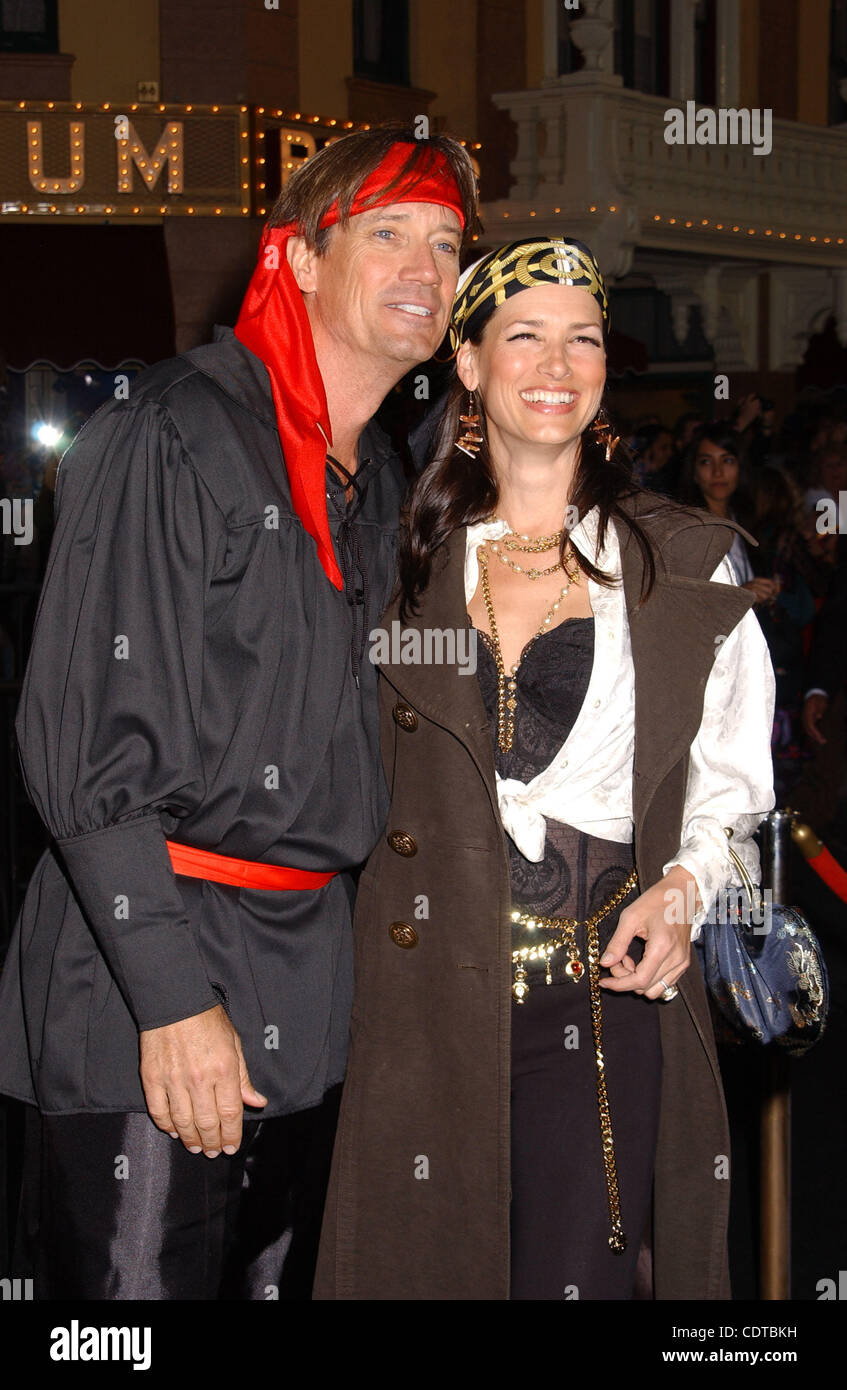 Kevin sorbo and wife hires stock photography and images Alamy
