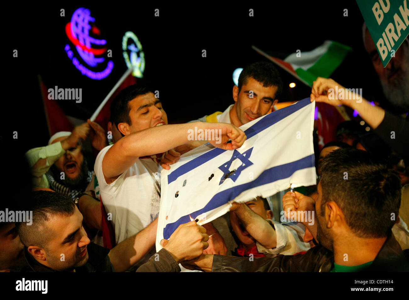 Jun 03 2010 - Istanbul, Turkey. Demonstrators try to burn a Israel flag at the Ataturk Airport as they wait activists expelled from Israel. (Credit Image: © Sezayi Erken/ZUMA Press) Stock Photo
