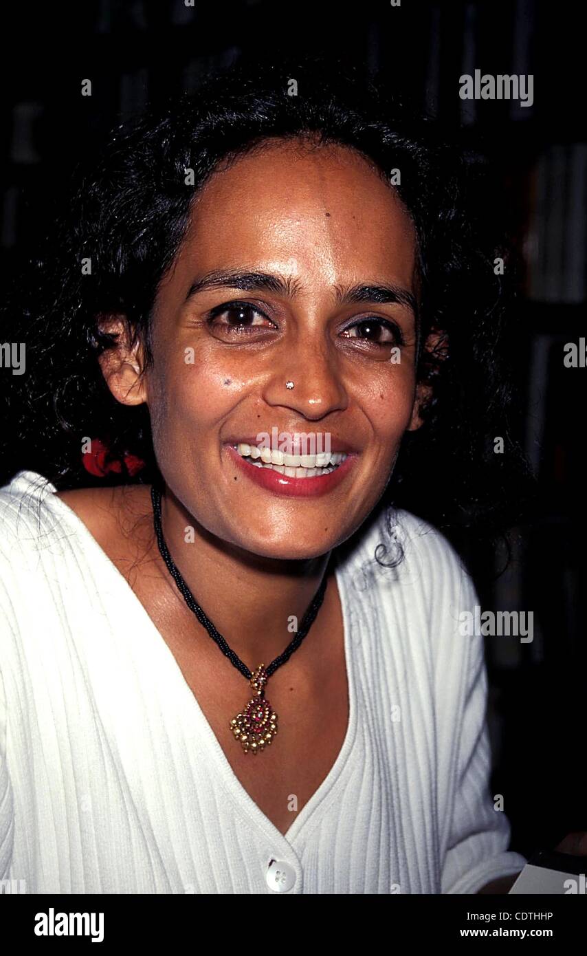 K9051AR   SD06/13.ARUNDHATI ROY.BOOK SIGNING FOR ''THE GOD OF SMALL THINGS''..BARNES & NOBLE, NYC..     /    1997(Credit Image: Â© Andrea Renault/Globe Photos/ZUMAPRESS.com) Stock Photo