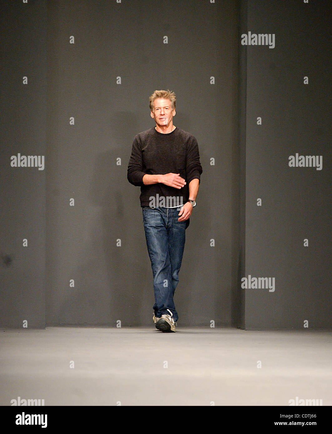 CARMEN KASS.K29126AR SD0214.2003 FALL FASHION WEEK: CALVIN KLEIN FALL  FASHION SHOW AT MILK STUDIOS IN NEW YORK New York. / 2003(Credit Image: Â©  Andrea Renault/Globe Photos/ZUMAPRESS.com Stock Photo - Alamy