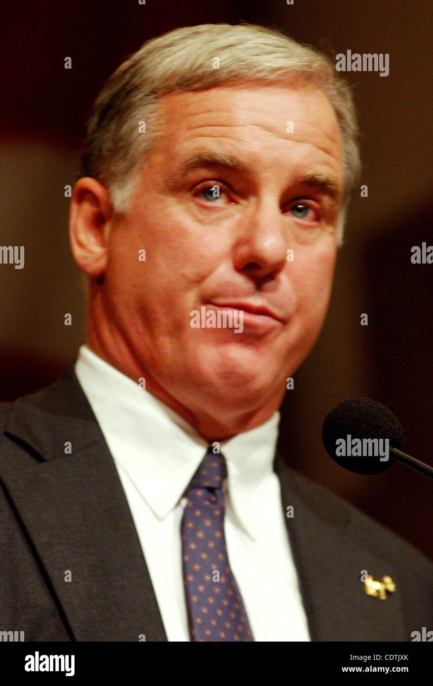 K33923AR .HOWARD DEAN CAMPAIGNING FOR PRESIDENT AT COOPER UNION , NEW