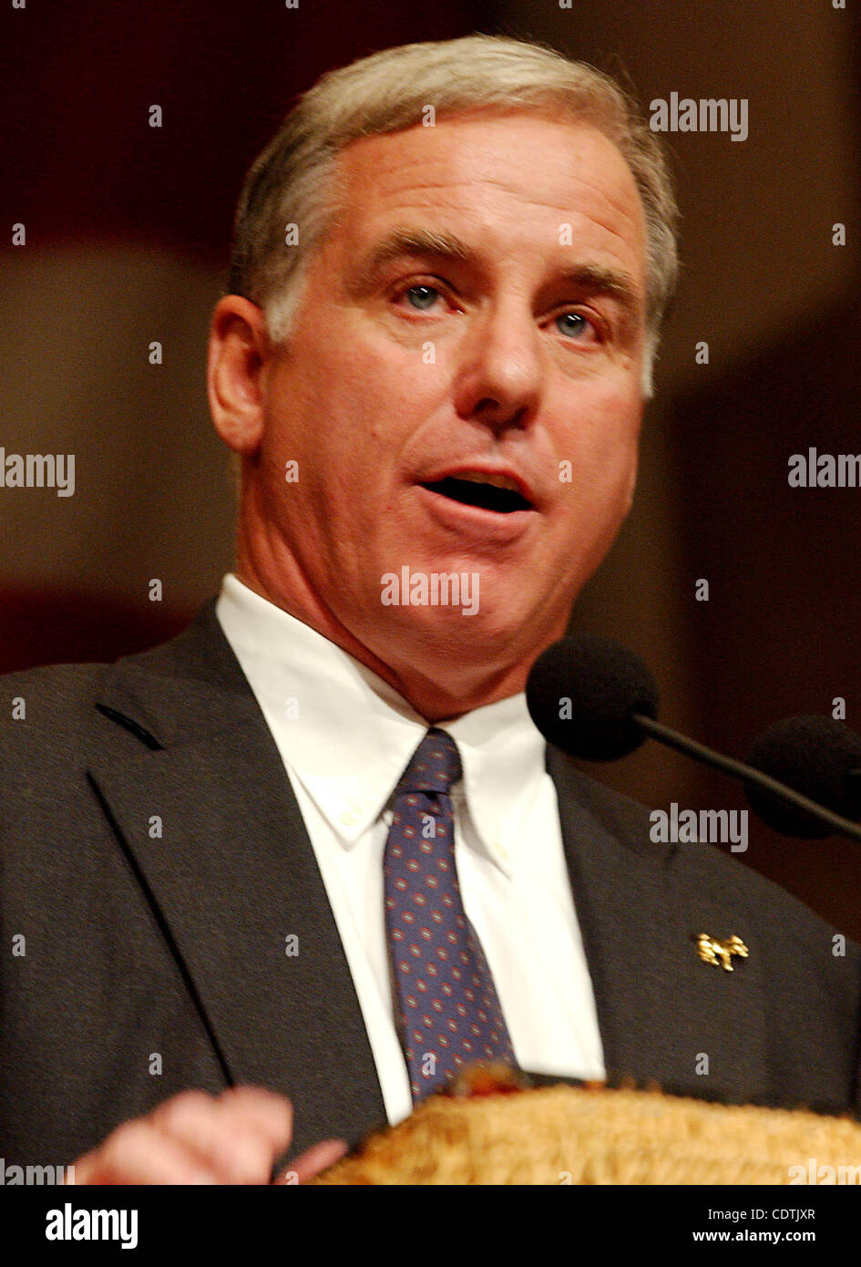 K33923AR .HOWARD DEAN CAMPAIGNING FOR PRESIDENT AT COOPER UNION , NEW