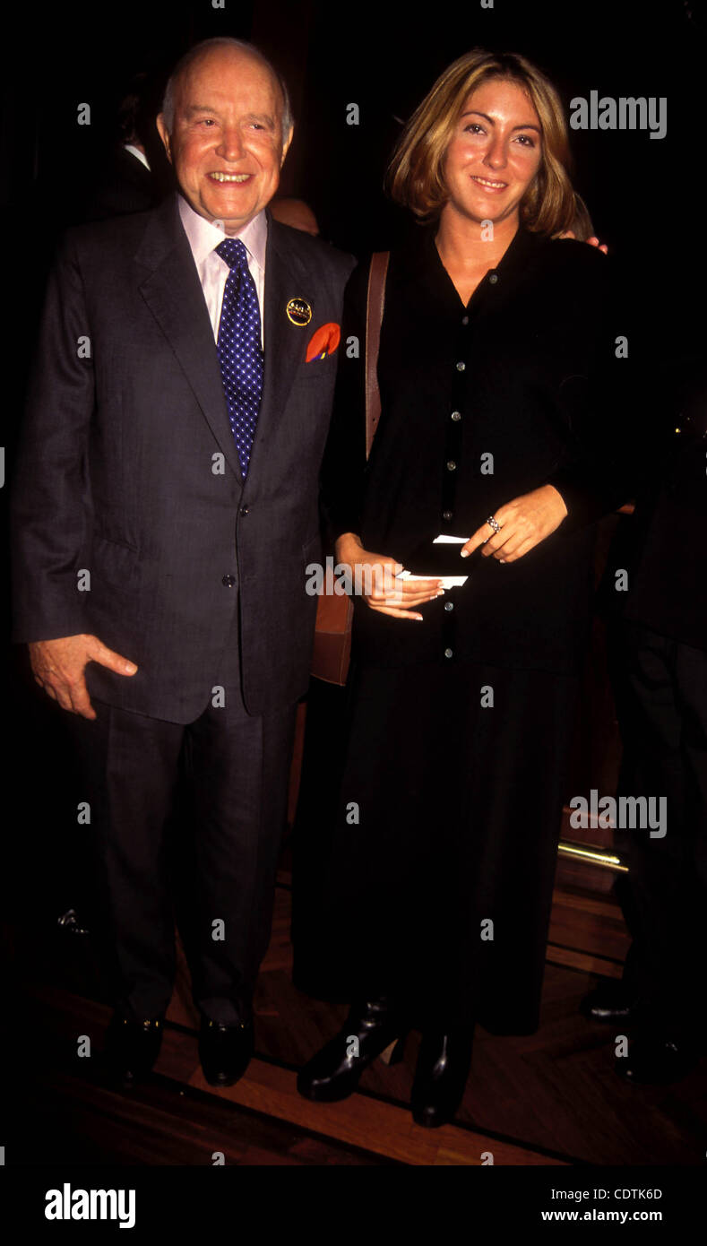 L9386AR.JOHN KLUGES 80TH BIRTHDAY PARTY 09/28/94.JOHN KLUGE WITH