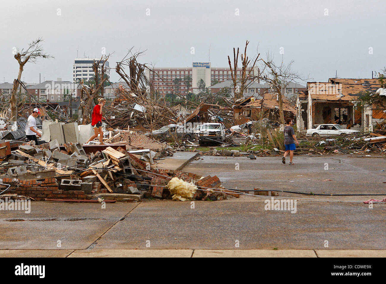 Apr. 28, 2011 - Tuscaloosa, Alabama, U.S. - People search for personal items after the tornado that caused mass devastation in Tuscaloosa, Al. (Credit Image: © Jason Clark/Southcreek Global/ZUMAPRESS.com) Stock Photo