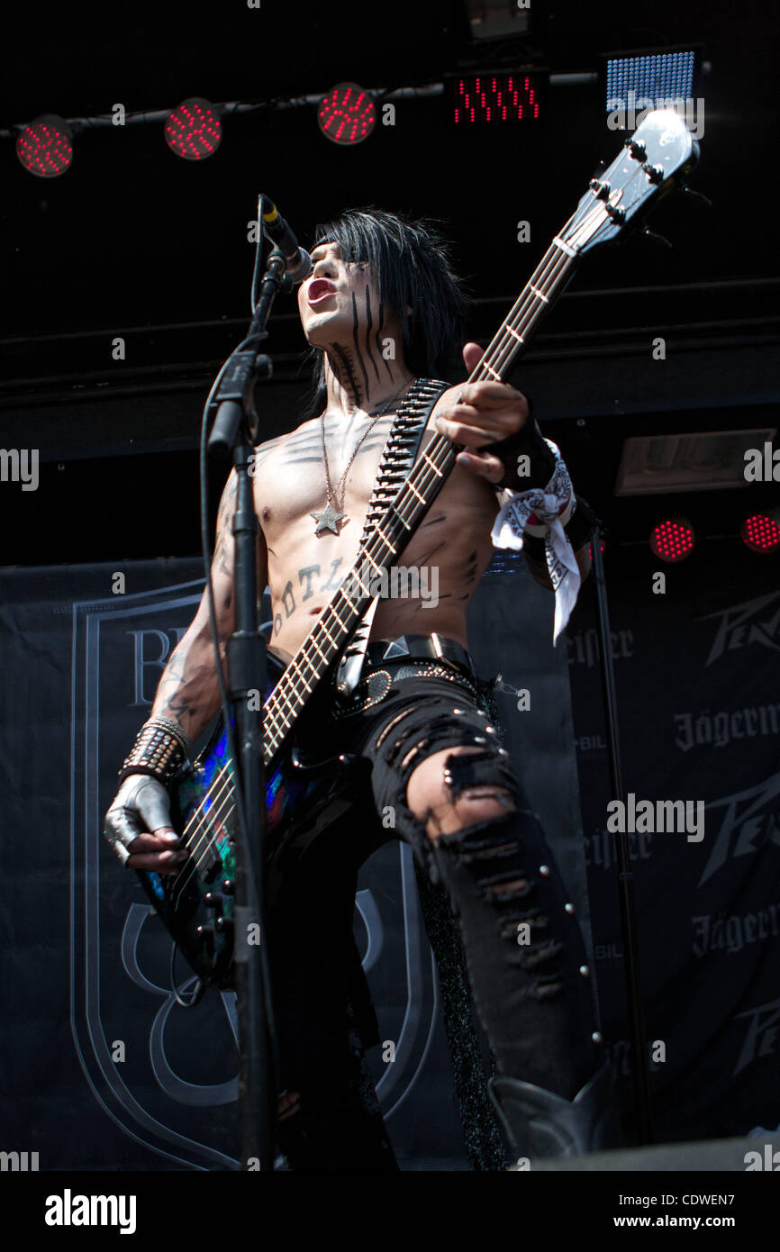 Bassist ashley purdy black veil hires stock photography and images Alamy