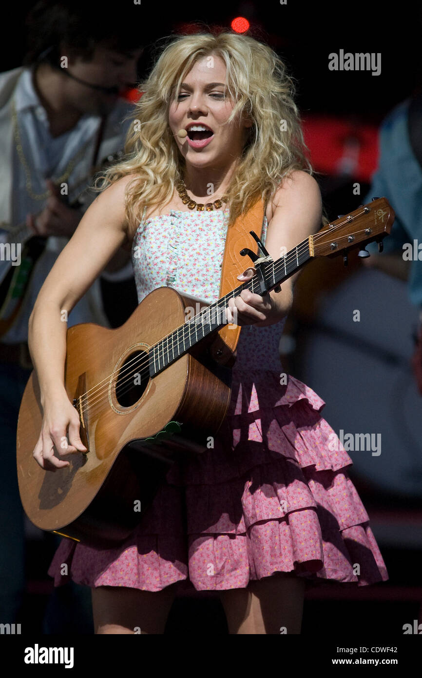 June 4, 2011 - Phoenix, Arizona, U.S - Kimberly Perry, lead singer of The Band Perry, performs as an opening act for Tim McGraw's Emotional Traffic Tour at the Ashley Furniture Home Store Pavilion in Phoenix, AZ. (Credit Image: © Gene Lower/Southcreek Global/ZUMAPRESS.com) Stock Photo
