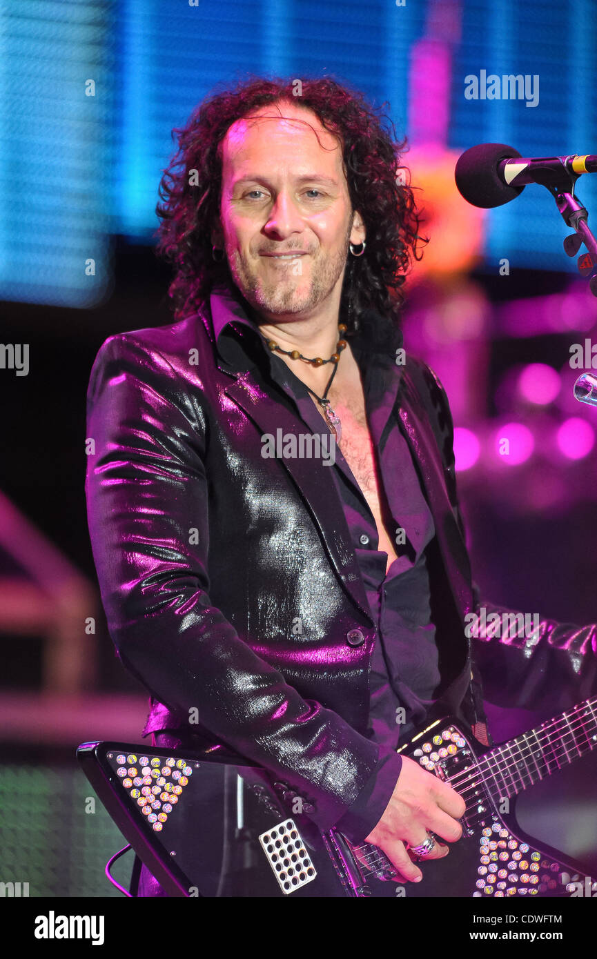 Vivian campbell hi res stock photography and images Alamy
