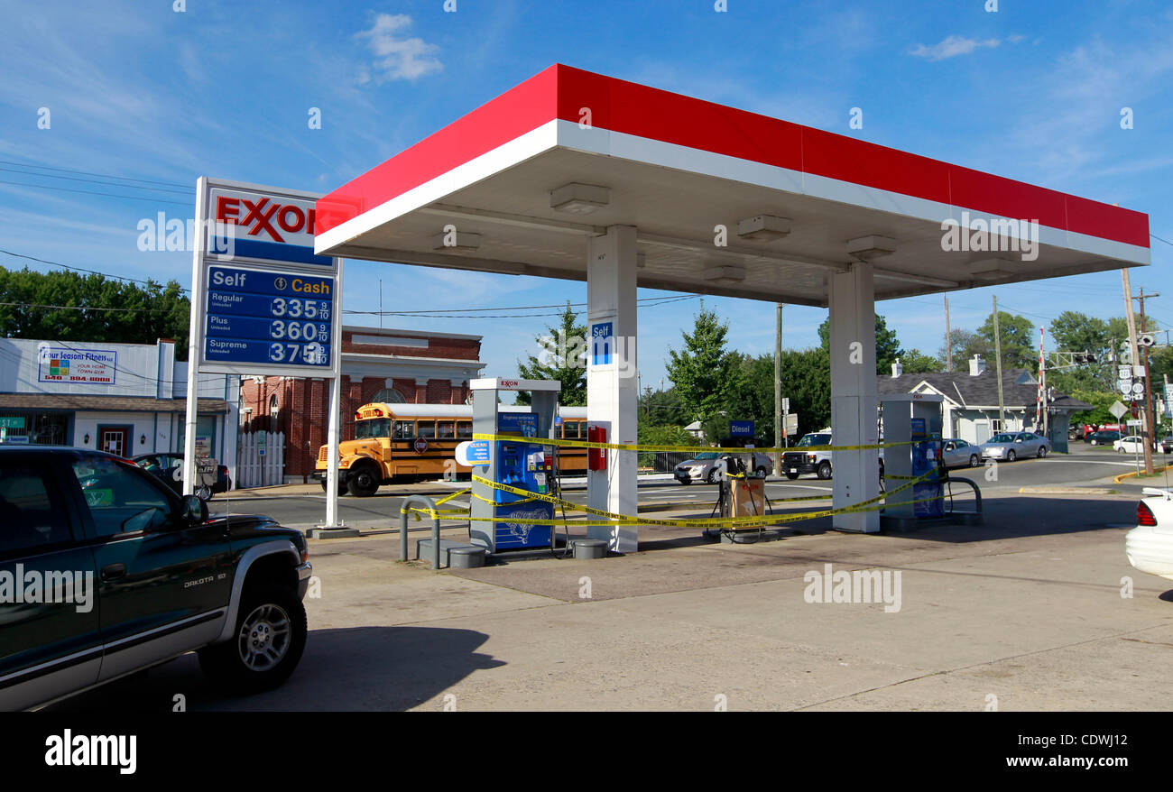 August 23, 2011 - Mineral, Virginia-U.S. - Gas pumps were turned off at the local Exxon gas station for fear of a gas leak after a 5.9 magnitude earthquake rocked the small town of Mineral, Va. The quake was felt all along the east coast of the United States. (Credit Image: ¬© Andrew Shurtleff/ZUMAp Stock Photo