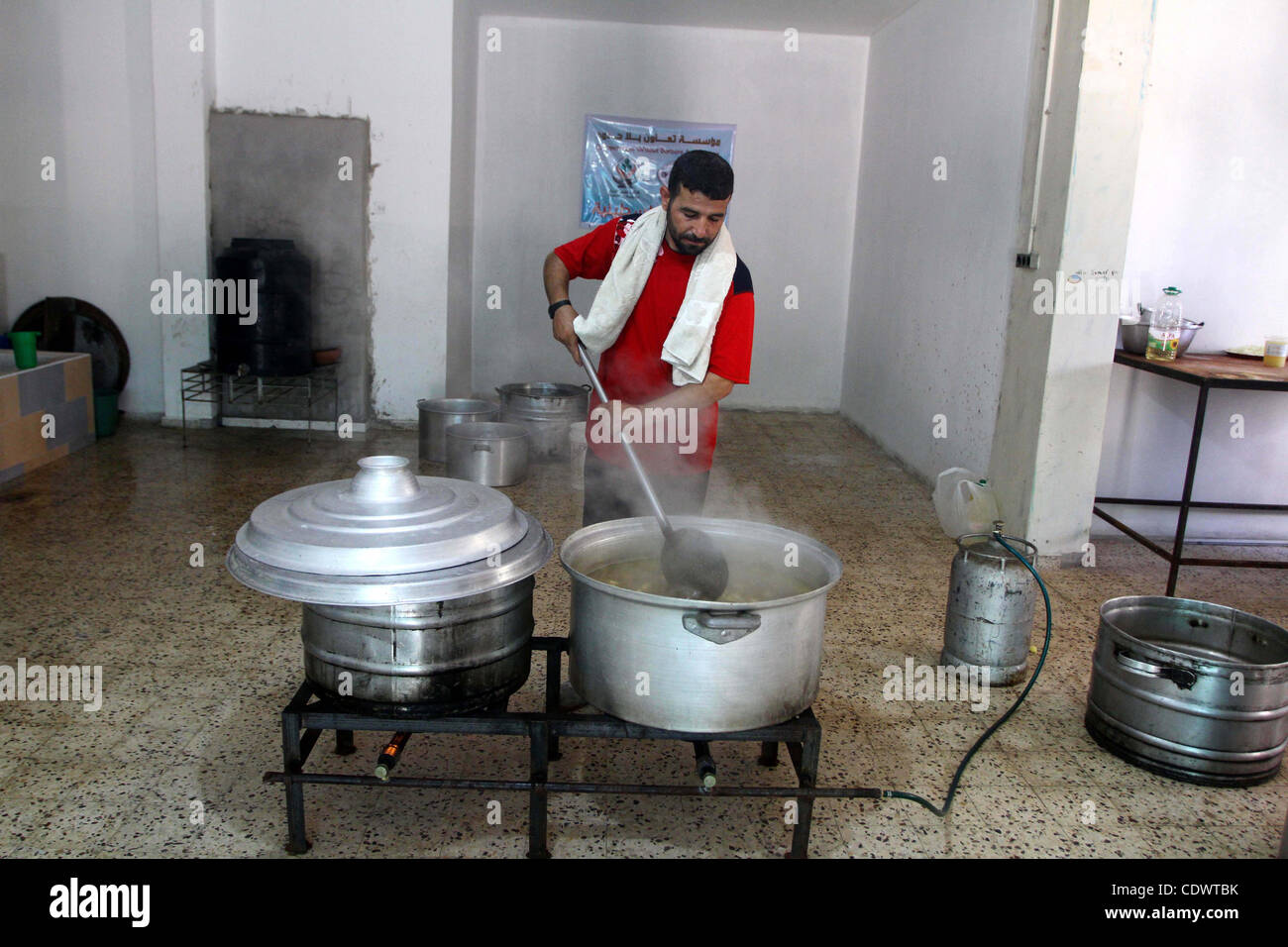 Muslims prepare for ramadan hi-res stock photography and images - Alamy