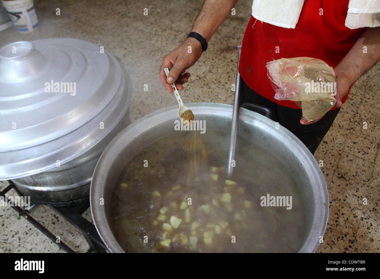 Muslims prepare for ramadan hi-res stock photography and images - Alamy