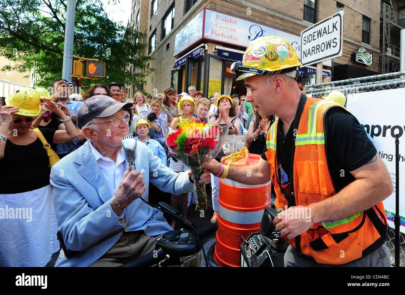 Sept. 1, 2011 Manhattan, New York, U.S. GARY RUSSO receives flowers