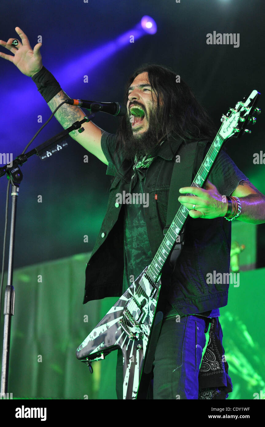 Aug. 3, 2011 - Raleigh, North Carolinia, U.S. - Singer ROBB FLYNN of ...