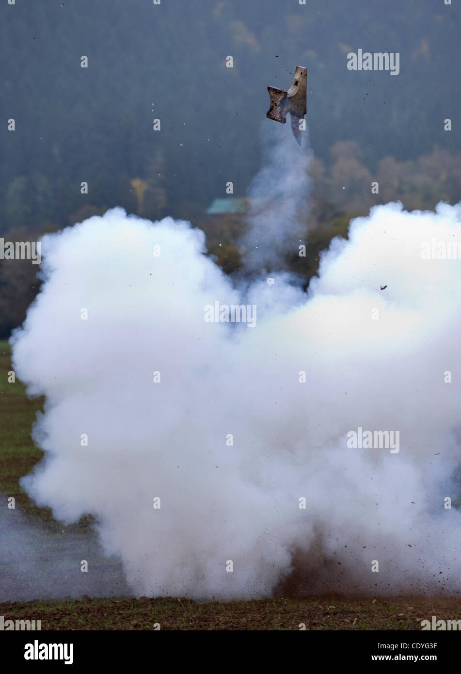 Oct. 29, 2011 - Umpqua, Oregon, U.S - A steel anvil is launched into ...