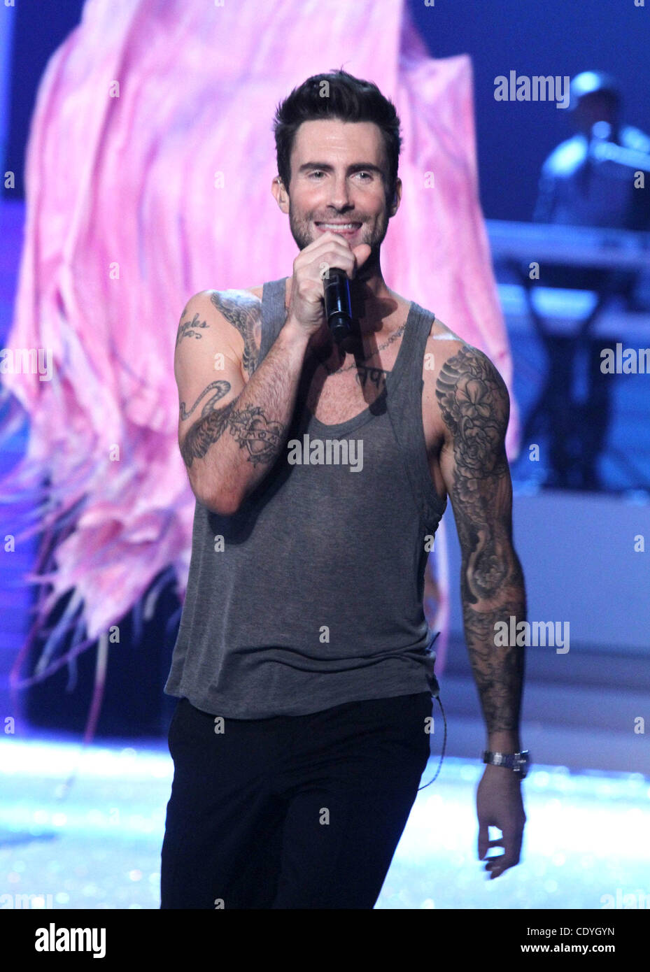 Maroon 5 Hi-res Stock Photography And Images - Alamy