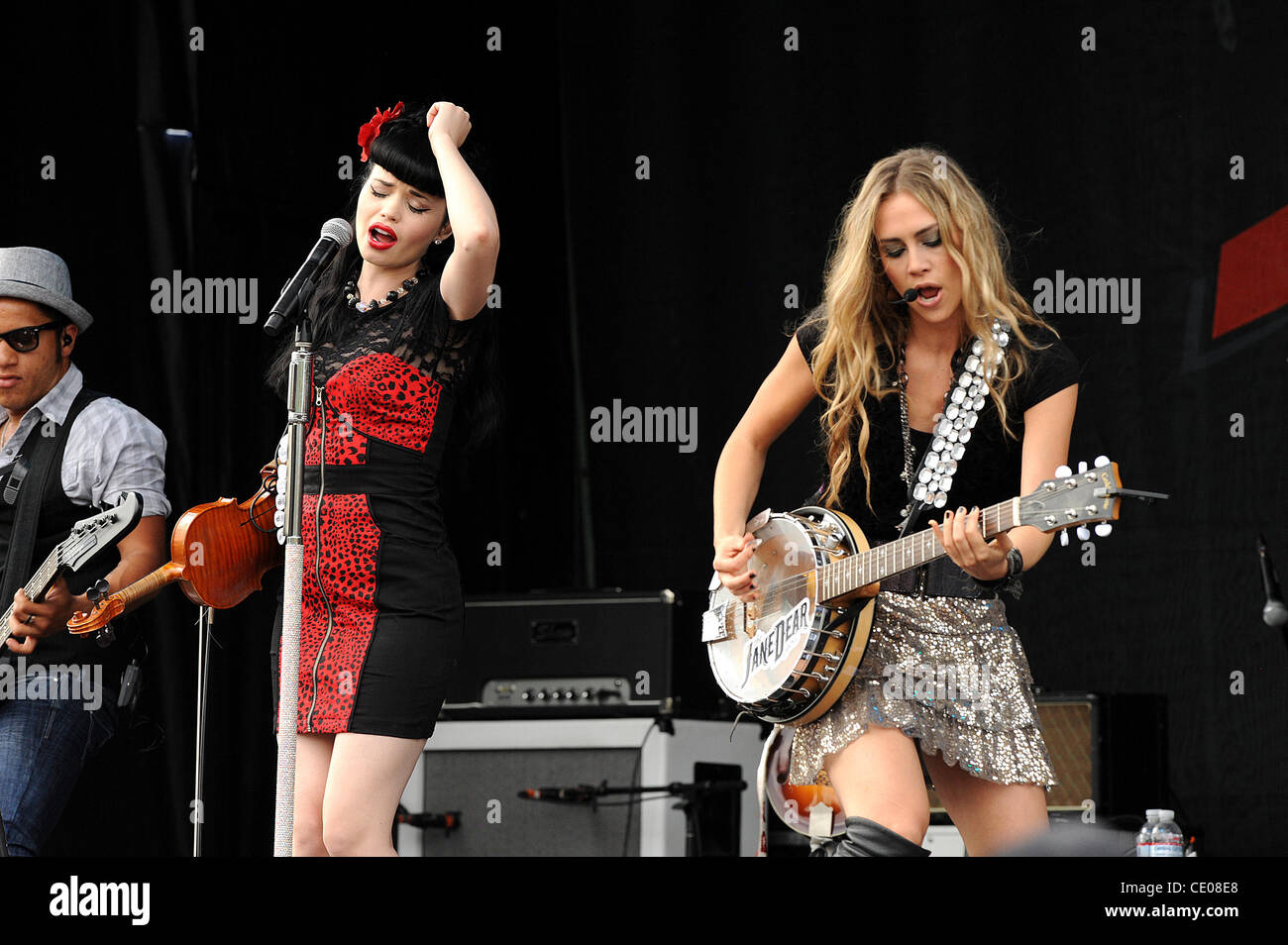 Sept 25, 2011 - Raleigh, North Carolina; USA - (L-R) Musician SUSIE BROWN and DANELLE LEVERETT of the band The JaneDear Girls performs live as part of the 2011 Brad Paisley H20 II Wetter & Wilder World Tour as it closes out on the last night at the Time Warner Cable Music Pavilion located in Raleigh Stock Photo