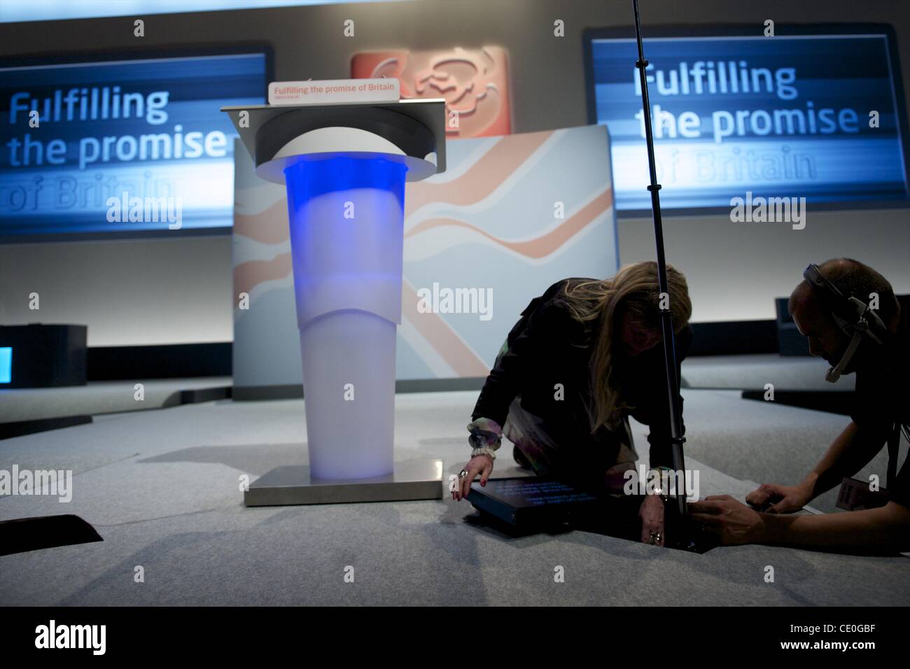 Teleprompter uk hires stock photography and images Alamy