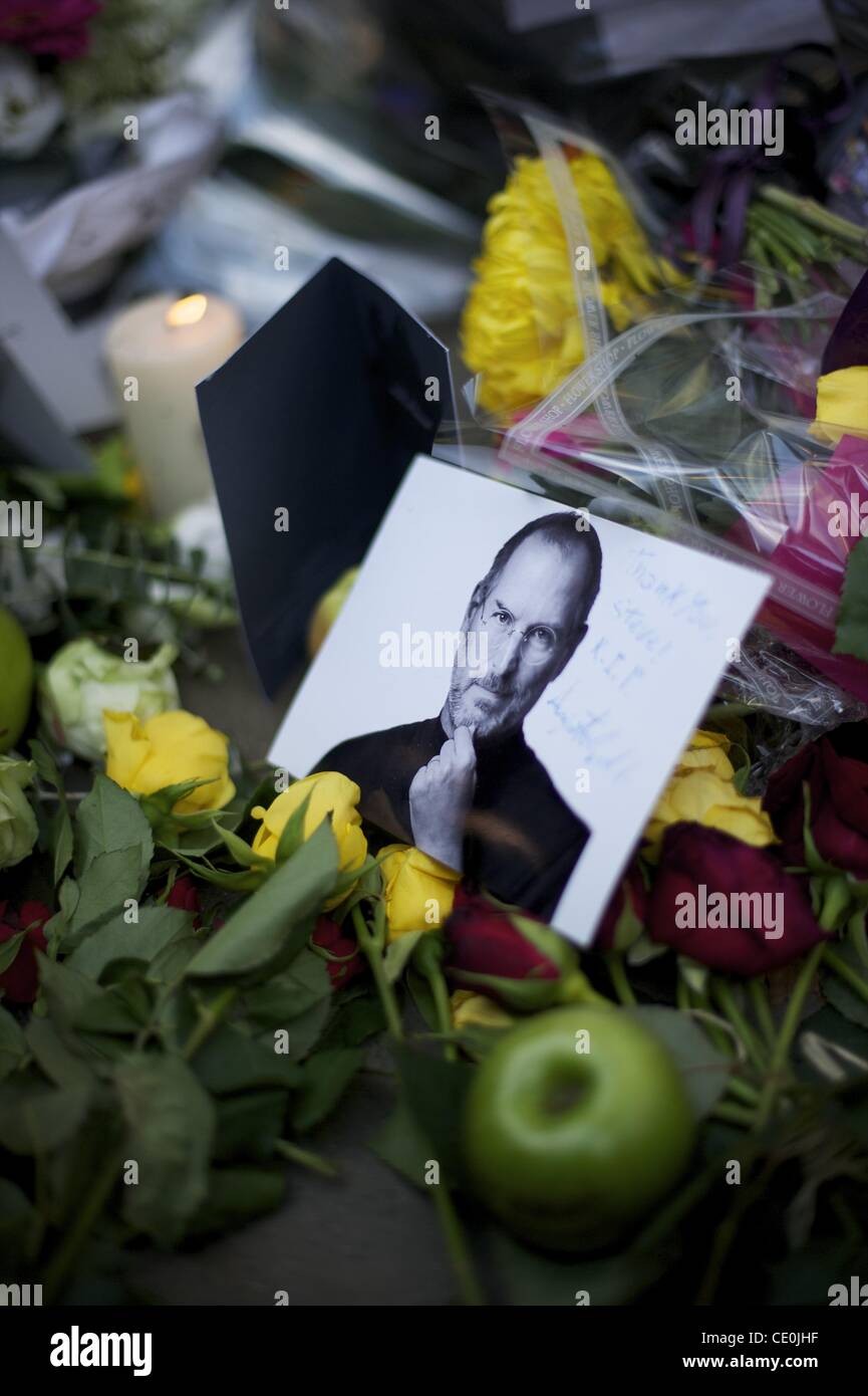 Oct. 6, 2011 - London, England, UK - A memorial for visionary Apple CEO and co-founder STEVE JOBS is created outside the London Regent Street Apple store. (Credit Image: © Mark Makela/ZUMAPRESS.com) Stock Photo
