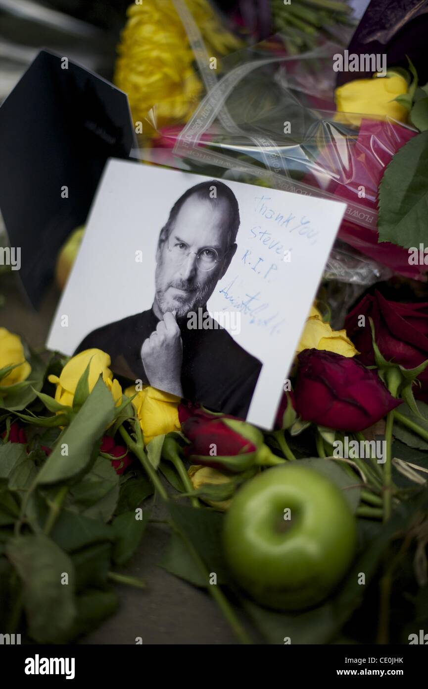 Oct. 6, 2011 - London, England, UK - A memorial for visionary Apple CEO and co-founder STEVE JOBS is created outside the London Regent Street Apple store. (Credit Image: © Mark Makela/ZUMAPRESS.com) Stock Photo
