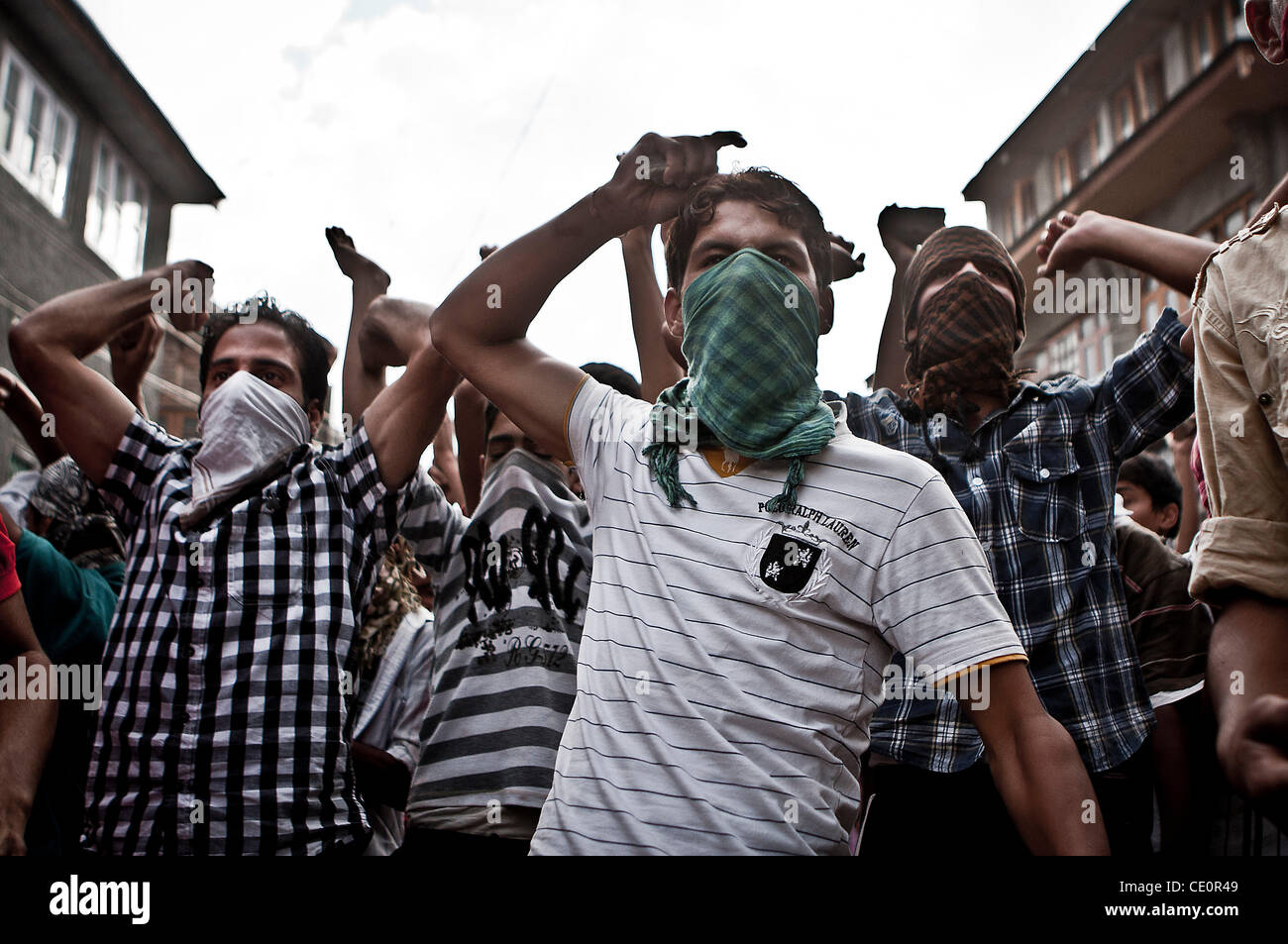 Kashmiri muslim stone pelters shout pro-pakistan slogans during a street protest with the paramilitary indian force and police in downtown of Srinagar. Protest was held in Nowhatta area by stone-throwing youths against Indian's rule in disputed territory of Kashmir, where anti-India sentiment runs d Stock Photo