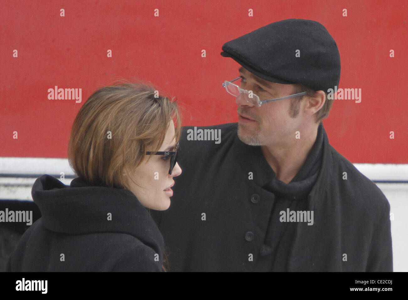 Brad Pitt and Angelina Jolie at Heathrow Airport, where they are due to  leave the UK on a flight to Zurich Stock Photo - Alamy