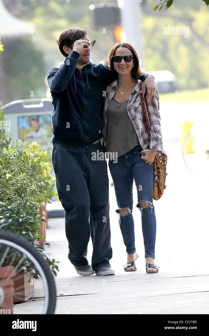 Tobey Maguire and Jennifer Meyer a camera shy Tobey Maguire leaving Le(01)