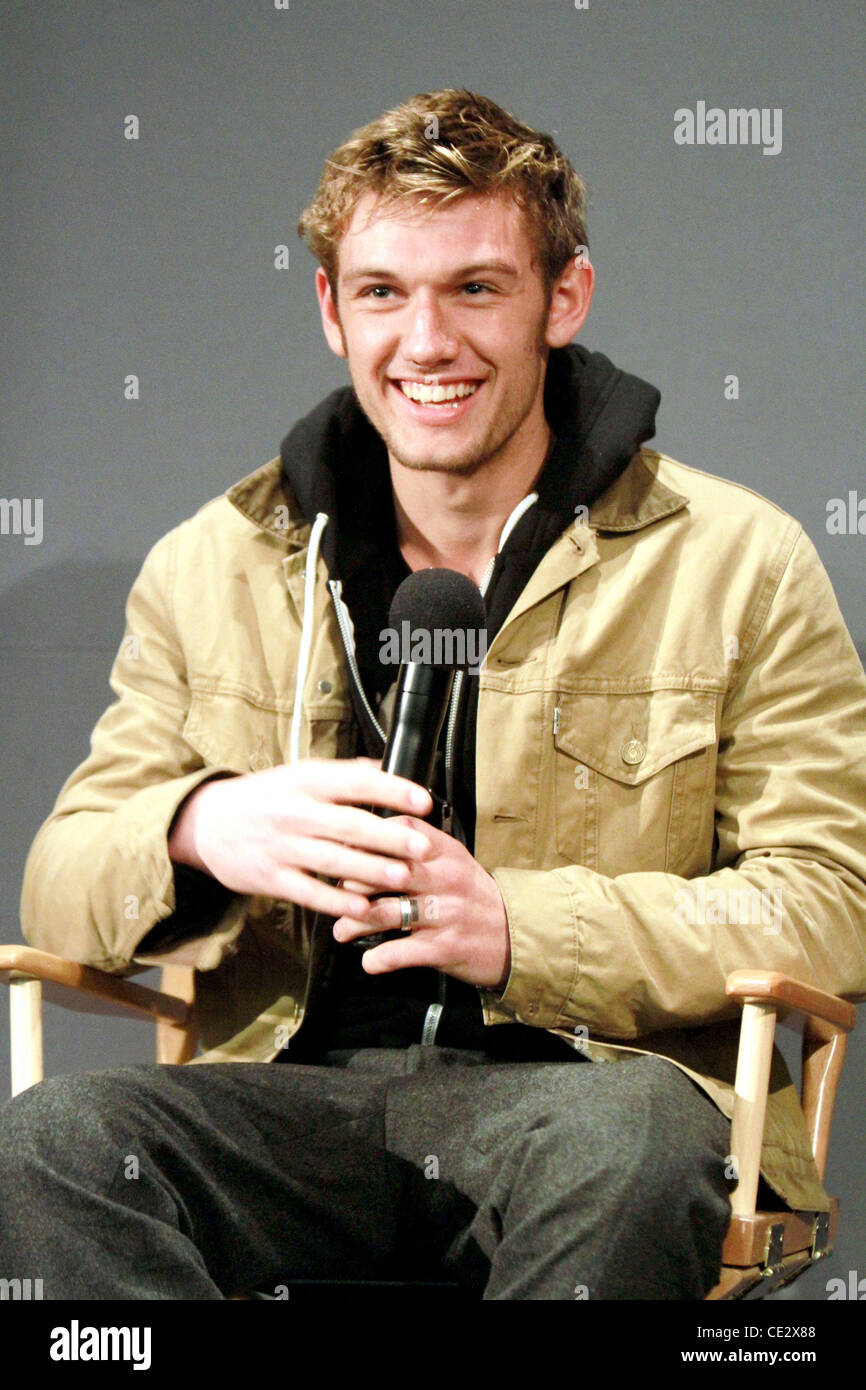 Alex Pettyfer 'I Am Number Four' stars visit the Apple SoHo store New York  City, USA - 04.02.11 Stock Photo - Alamy