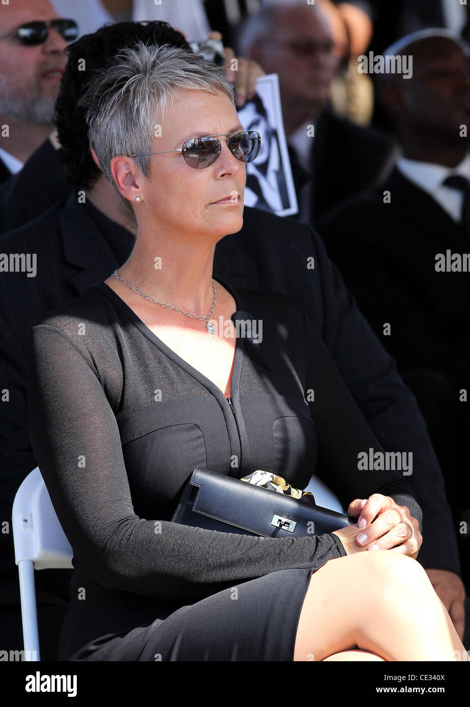 Jamie Lee Curtis attend the funeral for Curtis' father, actor Tony Curtis,  at the Palm Mortuary & Cemetery. Curtis died on September 29 at age 85  Henderson, Nevada  Stock Photo - Alamy