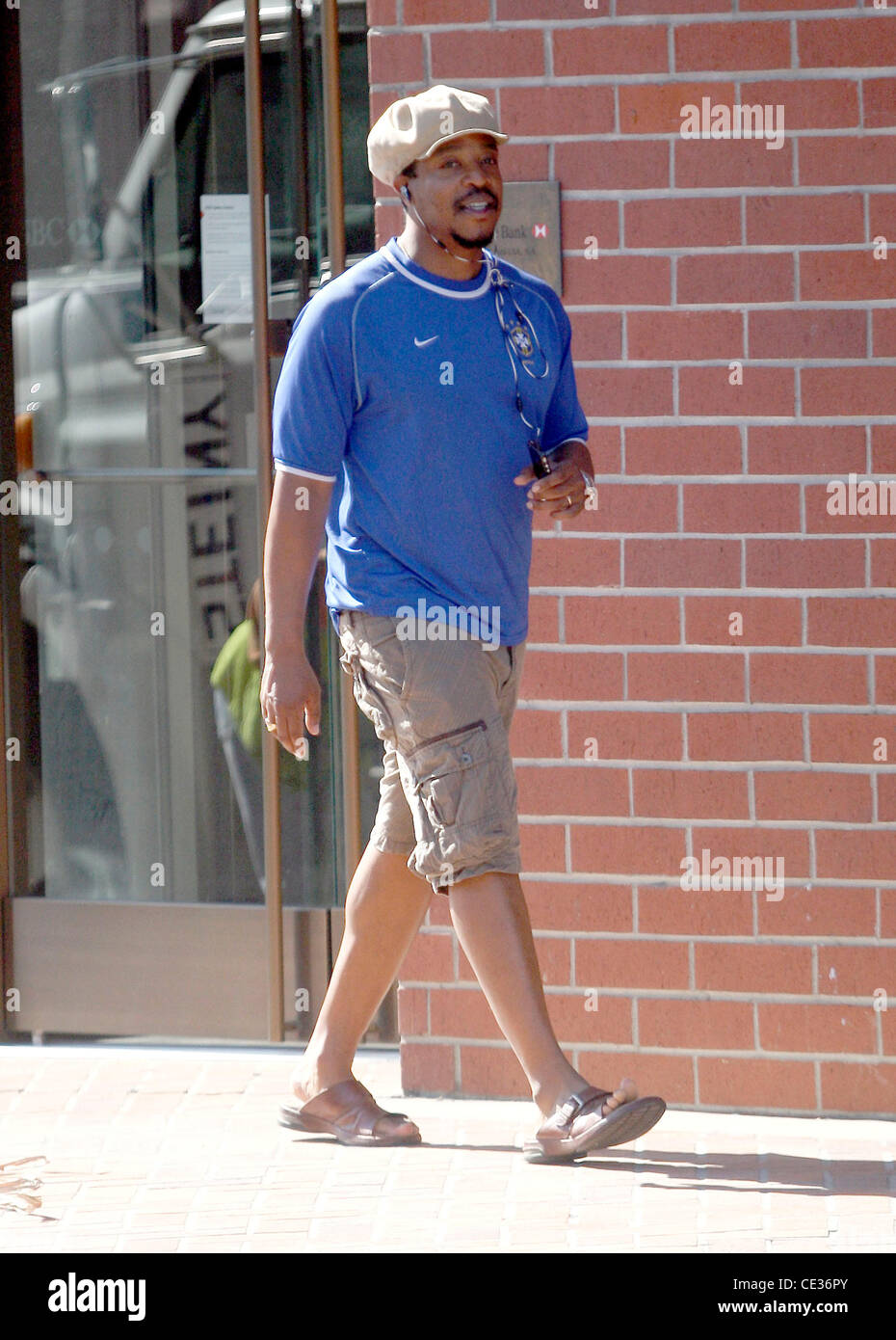 Actor Russell Hornsby Leaving A Medical Building Beverly Hills California 11 10 10 Stock Photo Alamy