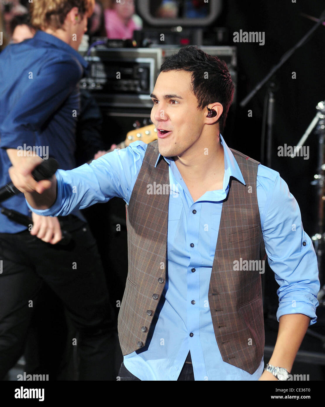 Big Time Rush Of Nickelodeon Performs On The Tv Show Today Show At Rockefeller Center New York City Usa 11 10 10 Stock Photo Alamy Big Time Rush Of Nickelodeon Performs On The Tv Show Today Show At Rockefeller Center New York City Usa 11 10 10 Stock Photo Alamy