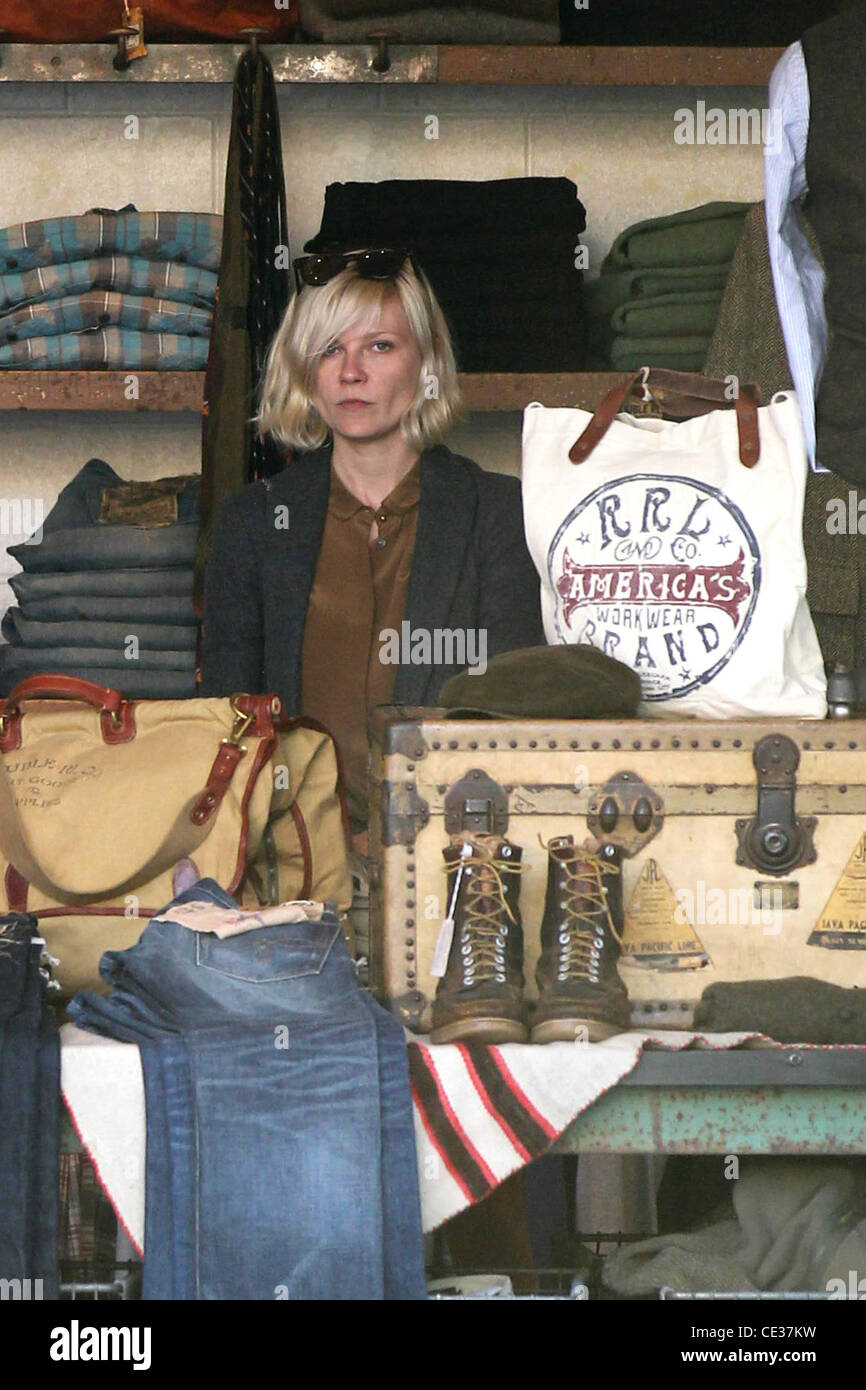 Kirsten Dunst and a friend return to her car after shopping at RRL boutique  on Melrose Boulevard in Hollywood. Los Angeles, California - 12.10.10 Stock  Photo - Alamy